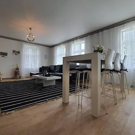 Nice & Cozy 4-rooms In Centrum ستافانجر