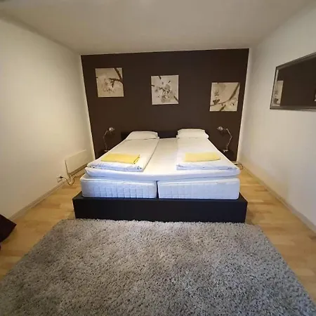 Nice & Cozy 4-rooms In Centrum