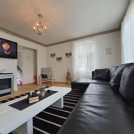 Nice & Cozy 4-rooms In Centrum