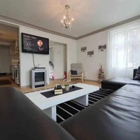Leilighet Nice & Cozy 4-rooms In Centrum