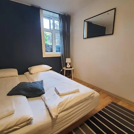 Leilighet Nice & Cozy 4-rooms In Centrum