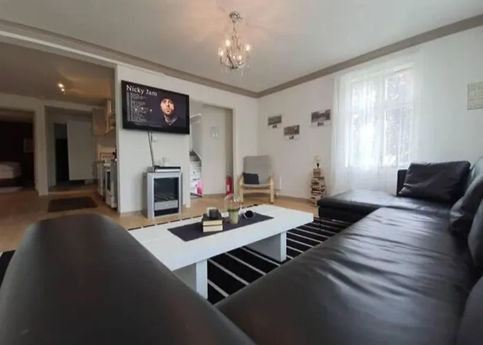 Leilighet Nice & Cozy 4-rooms In Centrum